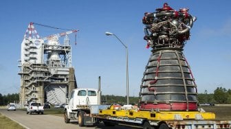 Persiapkan Misi ke Bulan, NASA Uji Inti Roket Paling Kuat di Dunia