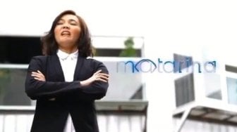 Bikin Ngakak, Rina Nose Parodikan Opening Mata Najwa