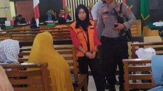 Saat Menjalani Persidangan, Istri Muslim Hamil 7 Bulan