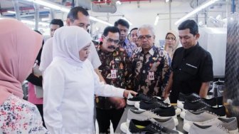 Gubernur Khofifah Harap Pelaku Industri Padat Karya Tak Relokasi dari Jatim