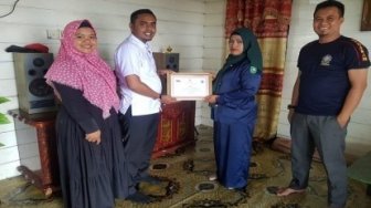 Almarhun Zainal, Anggota PPS Rupat Dapat Penghargaan dari Kemendagri