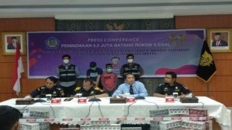 Dua Tersangka Penjual dan Pemilik 5,5 Juta Rokok Ilegal Terancam 5 Tahun
