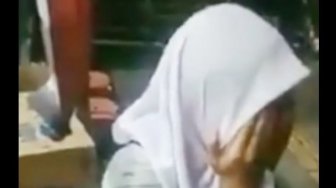 Terekam CCTV, Remaja Bercelana Pendek Ajak Gadis Berhijab Mesum di Masjid