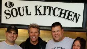 Warung Makan Bon Jovi Bagi Tunawisma, hingga Viral Toko Roti Tous Les Jours