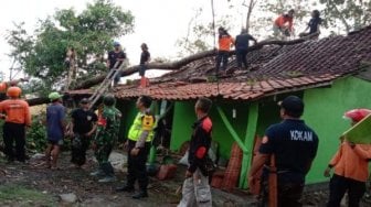 Ratusan Rumah Warga di Klaten Rusak Diterjang Angin dan Diguyur Hujan Es