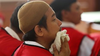 Vokalis grup band Zivilia, Zulkifli alias Zul Zivilia bersiap menjalani sidang tuntutan di Pengadilan Negeri Jakarta Utara, Senin (25/11). [Suara.com/Angga Budhiyanto]