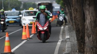 Puluhan Pengendara Motor Masih Nekat Masuk Jalur Sepeda