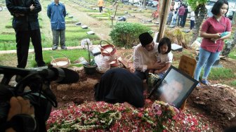 Ayah Nindy Ayunda Meninggal karena Sakit Jantung, Bisa Diprediksi dari Mata