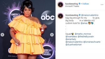 Tas Mungil Lizzo Berhasil Curi Perhatian di Red Carpet AMAs 2019