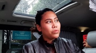 Bantu Korban Banjir Bandang, Evi Masamba Lelang Mobil Alphard