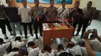 Rayakan Hari Guru, Pelajar Gelar Tawuran Sebagai Kado Berdarah