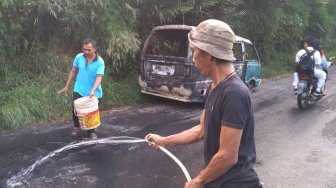 Sopir Baru Mau Cari Setoran, Angkotnya Malah Ludes Terbakar