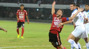 Dua Pemain di Kartu Merah, Bali United Lumat Persib Bandung 3-2