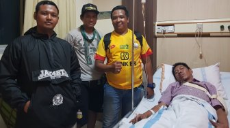 Bhayangkara FC Bantu Aremania Korban Jatuh dari Tribun Stadion PTIK