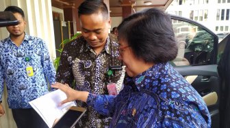 Temui Mahfud MD, Menteri Siti Nurbaya Laporkan Masalah Karhutla