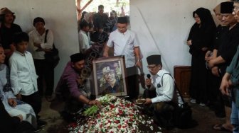 Haru Biru Pemakaman Jeihan Sukmantoro, Maestro Lukis Si Mata Hitam