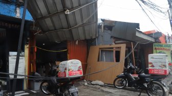 Suasana Pasca Robohnya Papan Reklame di Warung Buncit