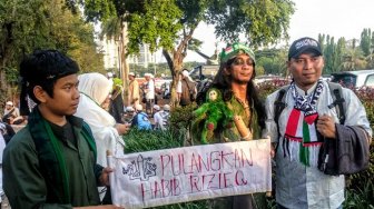 Aksi Si Buta dari Gua Hantu Ikut Ramaikan Reuni 212 di Monas