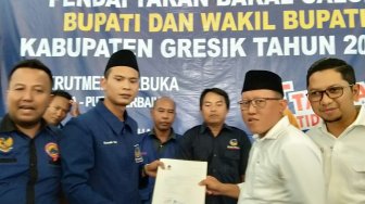 Buruh Gresik Kembalikan Formulir Calon Wabup Gresik