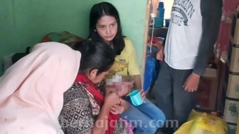 Kisah Pilu Dina yang Ditinggal Suami karena Anaknya Terlahir Hidrosefalus