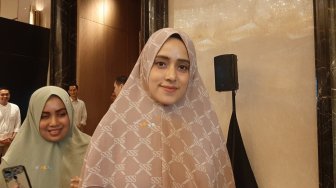 Fairuz A Rafiq Ketagihan Pakai Hijab Syar'i?