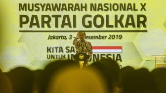 Presiden Joko Widodo memberikan sambutan pada pembukaan Musyawarah Nasional (Munas) Partai Golkar di Jakarta, Selasa (3/12). [ANTARA FOTO/Muhammad Adimaja]