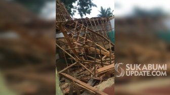 Diguyur Hujan, Atap SDN Sangkalih Gegerbitung Sukabumi Ambruk