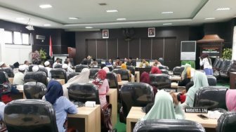 Puluhan Pedagang Pasar Palengaan Datangi Kantor DPRD Pamekasan