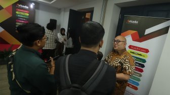 CEO PT Arkadia Digital Media Tbk, William Martaputra menjawab pertanyaan dari wartawan usai menghadiri agenda Public Expose 2019 di Hotel Jambuluwuk, Jakarta, Kamis (5/12). [Suara.com/Angga Budhiyanto]