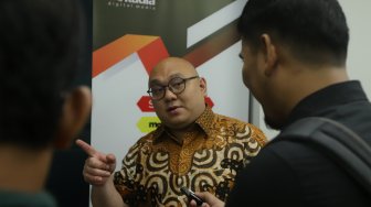 CEO PT Arkadia Digital Media Tbk, William Martaputra menjawab pertanyaan dari wartawan usai menghadiri agenda Public Expose 2019 di Hotel Jambuluwuk, Jakarta, Kamis (5/12). [Suara.com/Angga Budhiyanto]