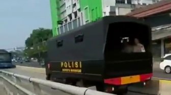 Truk Brimob Lewat Jalur Busway dan Lawan Arus, Polisi: Dapat Diskresi Dishub