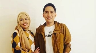 Dikabarkan Putus, Simak Lagi Momen Mesra Elly Sugigi dan Kekasih