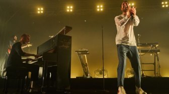 Piano Unik yang Curi Perhatian di Konser Honne di Jakarta