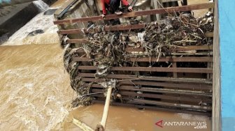 Banjir Bandang di Cikalong Bikin Air PDAM Kota Bandung Keruh