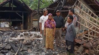 Ditinggal Antar Istri, Rumah di Angsana Pandeglang Hangus Terbakar
