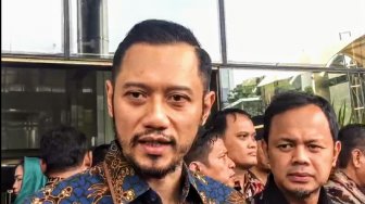 Denny Siregar Tuding AHY Pansos: Pak Jokowi Cuekin Aja, 2024 Juga Hilang