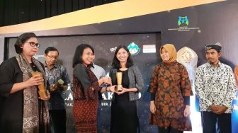 Keren, Suara.com Raih Penghargaan Piala Merak 2019 dari Kementerian PPPA