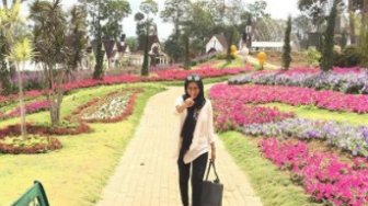 Bukan Belanda, Taman Bunga Cantik Ini Ada di Semarang