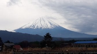 Penantian Berakhir: Salju Pertama di Gunung Fuji Setelah 'Menghilang' Terlama dalam Sejarah