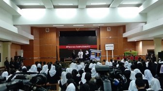 Anak SMK Tanya ke Jokowi: Mengapa Gak Berani Hukum Mati Koruptor?