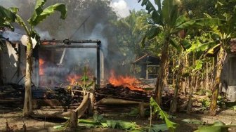 Sumber Air Terbatas, Pohon Pisang Dipakai Padamkan Kebakaran di Kulon Progo