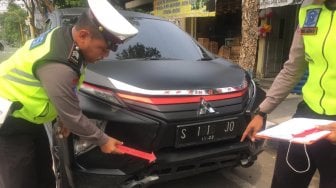 Traffic Light Padam, Sekpri Bupati Lamongan Tabrak Pemotor Hingga Tewas