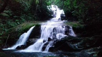 Begini Indahnya Destinasi Wisata Air Terjun 7 Tingkat di Kalimantan Barat