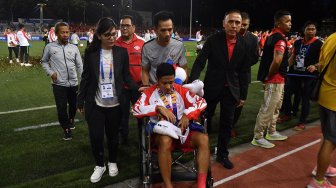 Tekel Horor Van Hau Paksa Evan Dimas Tinggalkan Stadion dengan Kursi Roda