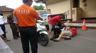 Dibunuh karena Tolak Ditilang, 9 Polisi Pengeroyok Zainal Jalani Reka Ulang