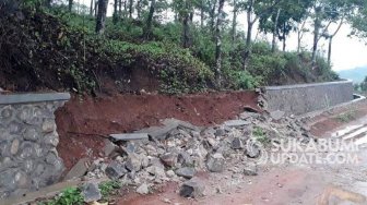 Baru Satu Bulan TPT di Ciemas Sukabumi Ambruk Digerus Hujan