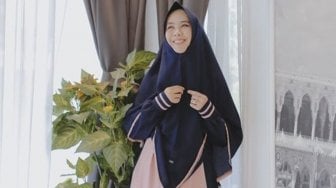 Bisnis Pusat Oleh-Oleh, Oki Setiana Dewi Huni Rumah Bernuansa Islami!