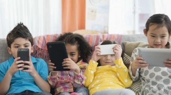 Bingung Bagaimana Mengatur Paparan Media pada Anak? Begini Pedomannya