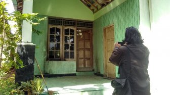 Diserang Bom Molotov saat Salat Tahajud, Ngadilah: Apinya Menjulat-julat