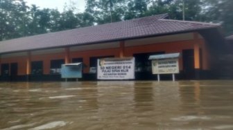 Banjir Kuansing Rendam Bangunan Sekolah SDN 014 Pulau Sipan Hilir